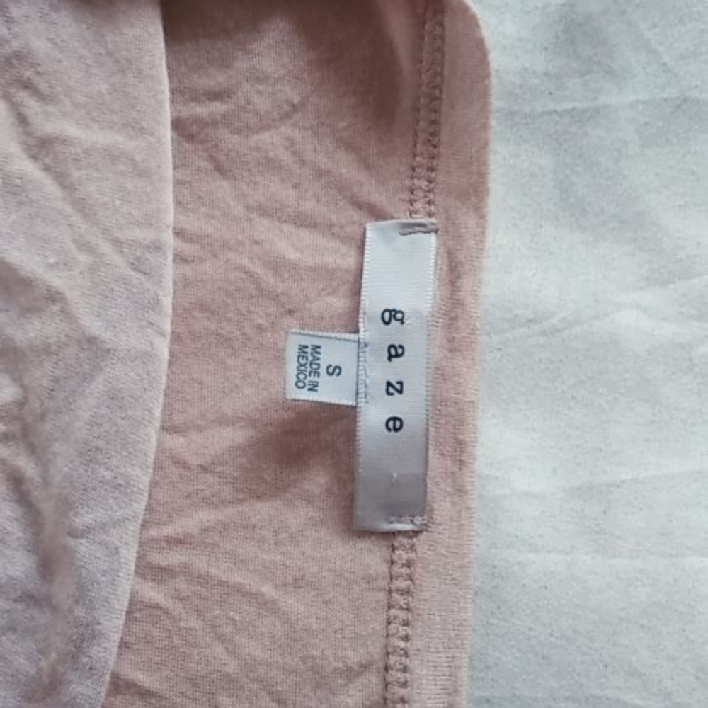 This is a really cute,stretchy,and croped t shirt